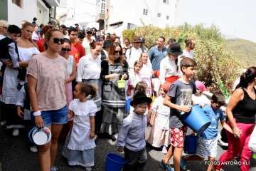 La X edición de la Traída Infantil del Agua, un éxito (Foto Antonio Alí)